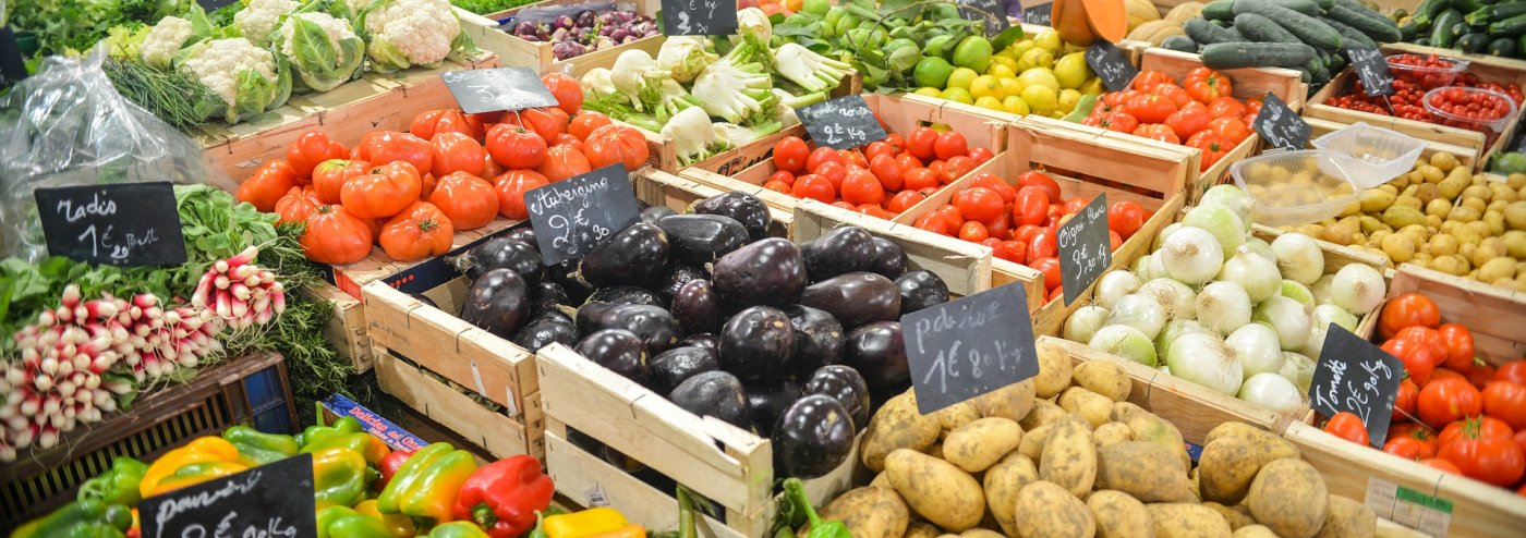 Markt Stand Gemüse Vielfalt Farben Auberginen